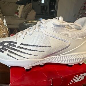 Men’s molded cleat New Balance baseball shoes size 7